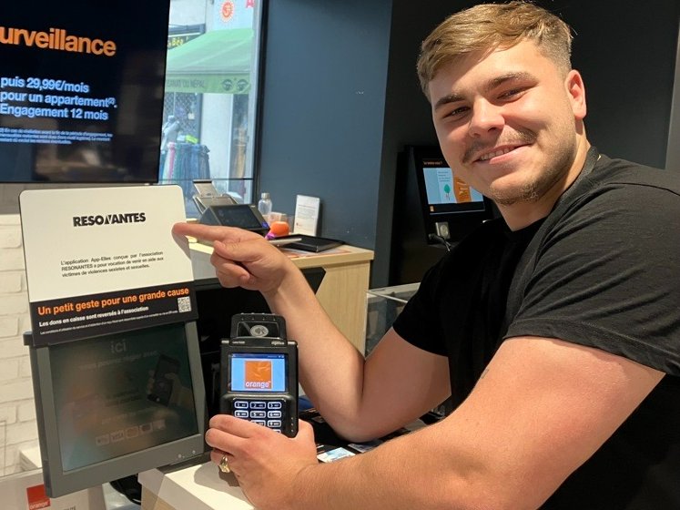 OrangePaysLoire's tweet photo. 💰Et si quelques centimes faisaient toute la différence ?  

🧡Depuis le 6 juin, grâce à vos micro-dons en caisse, nous soutenons l'association @Resonantes_FR et l'application @app_elles, pour lutter contre les violences faites aux femmes.   

#RSE https://t.co/2k8la8cipC