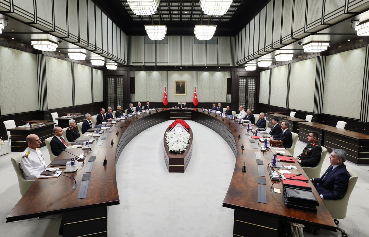 Millî Güvenlik Kurulu (MGK), Cumhurbaşkanı Recep Tayyip Erdoğan’ın başkanlığında Cumhurbaşkanlığı Külliyesinde toplandı.
