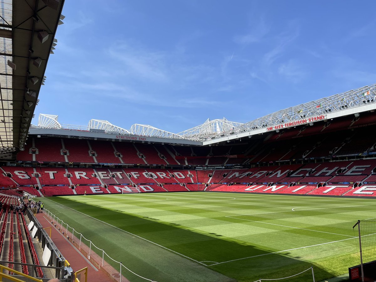 What a great day with a fantastic bunch of students, taking them to a place I have been visiting for over 15 years. Educational Sports Science session, an inspirational Stadium Tour and a visit to the museum. @SamworthThe <a href="/ManUtd/">Manchester United</a>