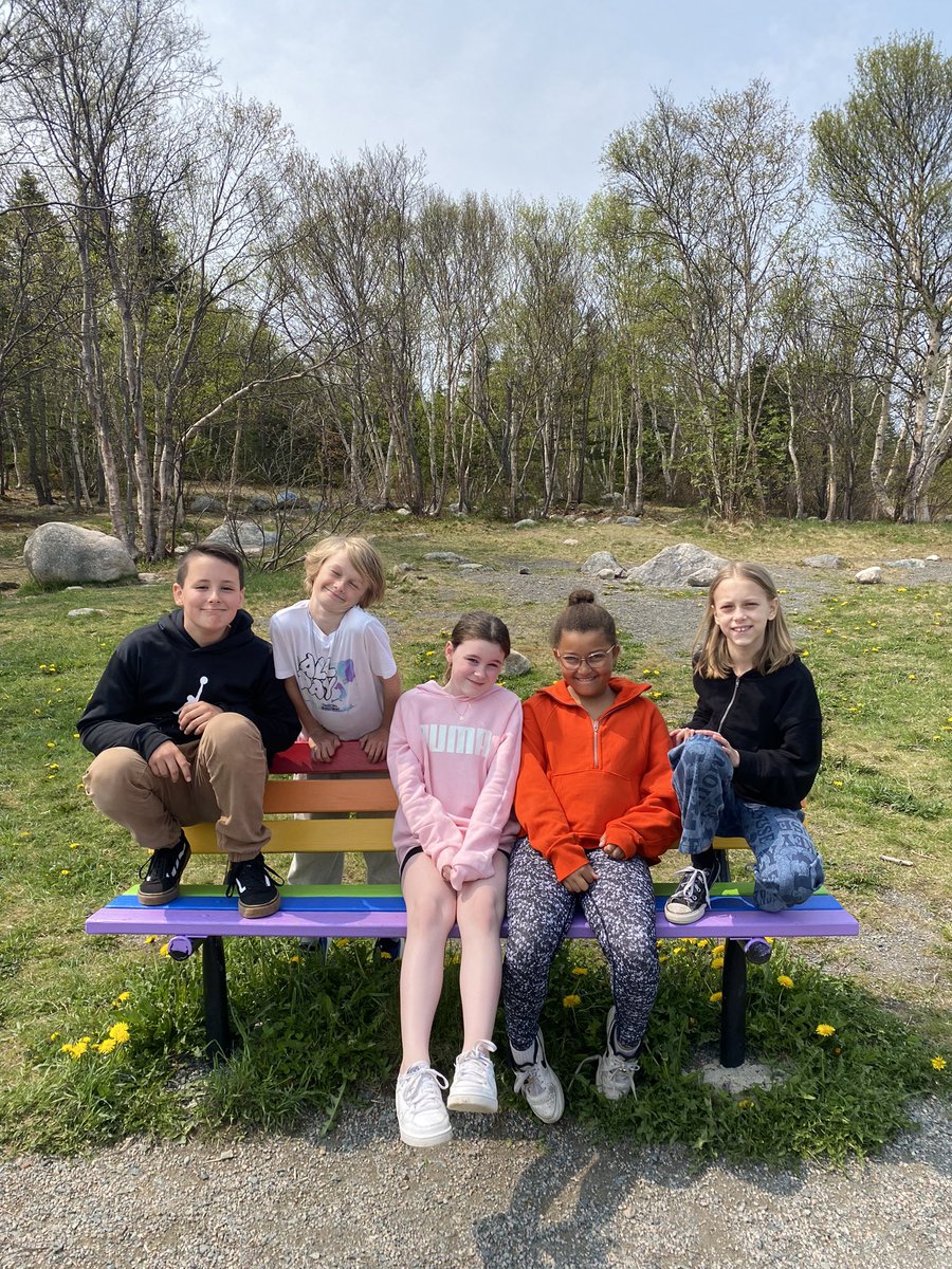 Enjoying our new buddy benches @UGEABC @MsPowersClass ❤️🧡💛💚💙💜🏳️‍🌈🏳️‍⚧️