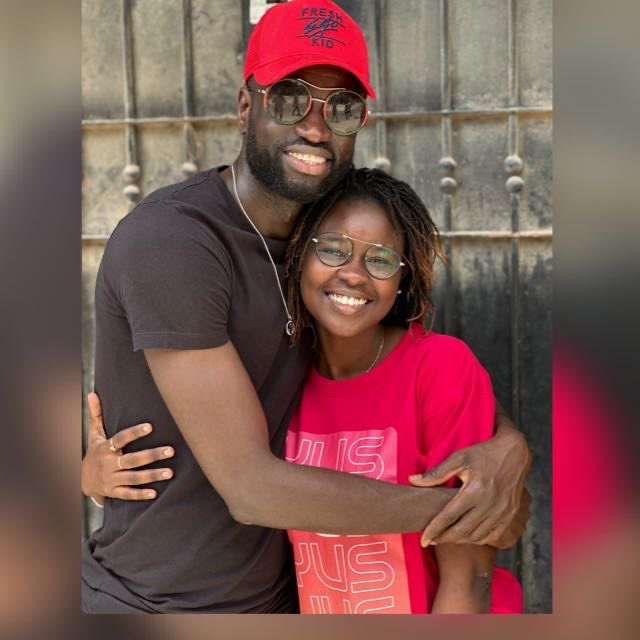 sophiagueye2's tweet image. En plus de tous les beaux messages des étudiants , j’ai reçu beaucoup de cadeaux à l’arrêt 71 (là où les étudiants quittaient pour les régions ) des gens me trouvaient là-bas pour m’offrir des cadeaux Ndeysane quelqu’un est venu m’apporte de l’eau et de la boisson nima👇🏾