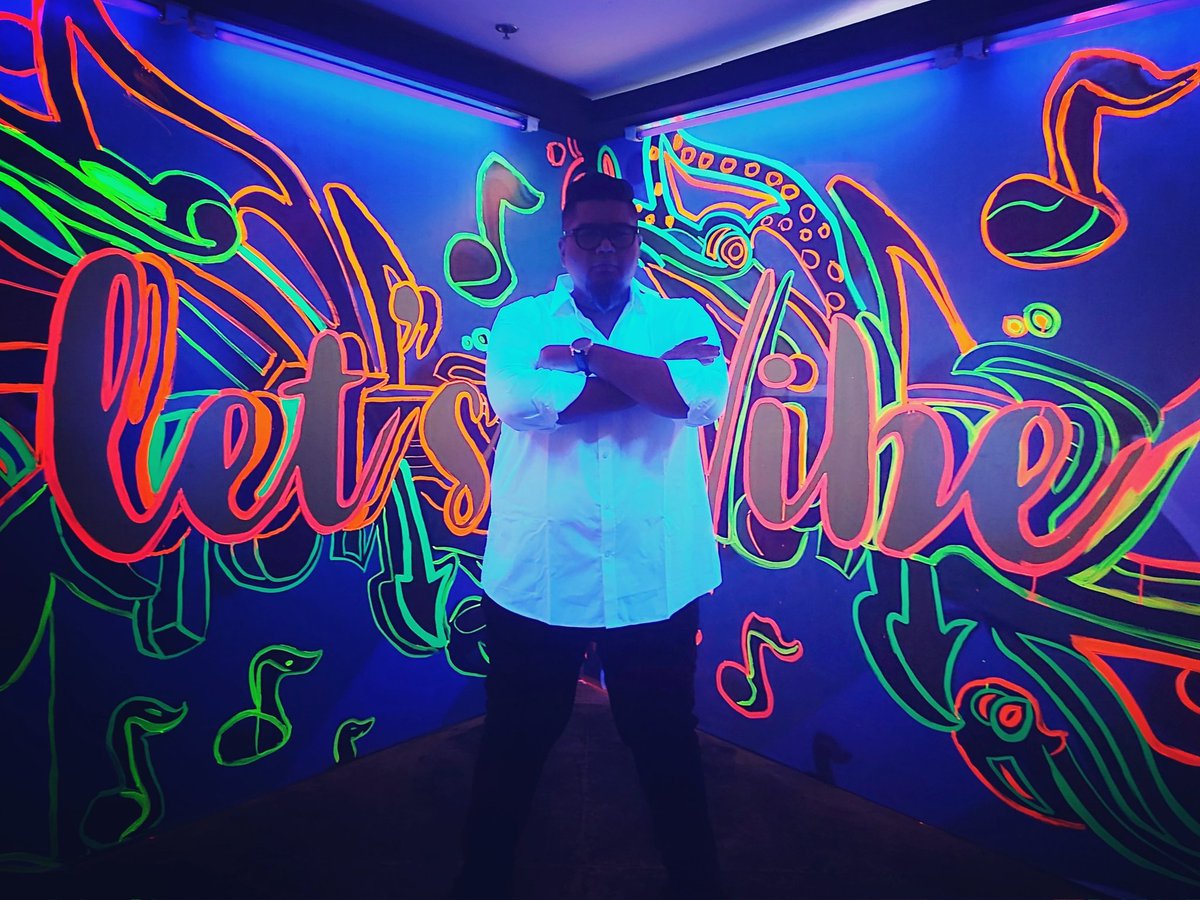 SHOW
JTI
Let's Vibe.

#DJBandhan #jti #letsvibe #Liveset #carnival #neon #festival #party #clublife #uvlight #club #show #event #dj #djlifestyle #instalife #djproducer #performer #pioneer #remixartist #musician #bestmusic #sunburn #dhakanightlife #BDM #pioneerdj