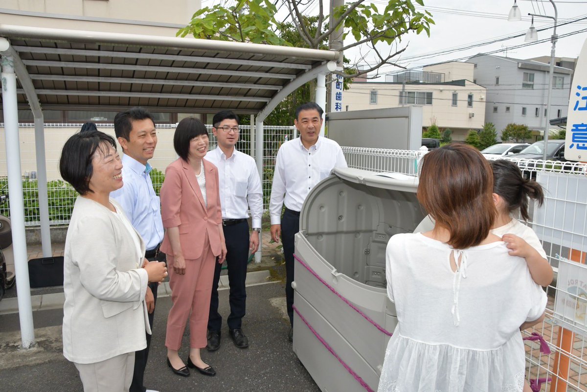 Shingo_Horiuchi's tweet photo. 今日から6月議会が開会。
夕方にはオムツの持ち帰り廃止に向けて先行して取り組んでいる市立保育園を視察。
保護者の方と職員さんから取り組みの感想を。
保護者の方からは喜びの声。職員さんからは業務負担の軽減など。
#堀内しんご
#長野市
#オムツの持ち帰り https://t.co/1UBoWFTWeB