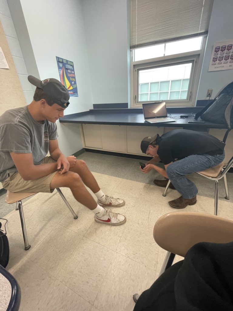 violetfullerrr's tweet photo. @benwosko Behind the scenes https://t.co/I08QgJnNit