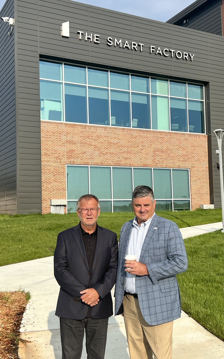 NewsfromLIFT's tweet photo. Thank you @DeloitteUS  &amp; @SiemensUSA for hosting our CEO and CDO this week at the Smart Factory in Wichita, KS! Great facility and a key asset to American #manufacturing. Everyday we are continuing to Drive American #AdvancedManufacturing Into the Future! https://t.co/w9EkiqzdnD