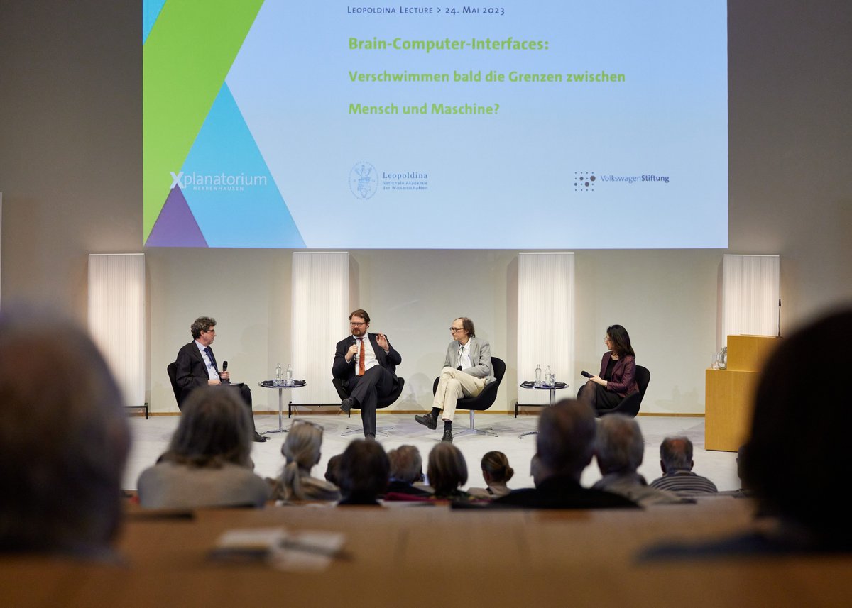 VolkswagenStiftung (@volkswagenst) on Twitter photo Schnittstellen zwischen #Gehirn & Computern💻werden immer zuverlässiger und leistungsfähiger. Was bedeutet das? Wird diese Technik eines Tages sogar unsere Gedanken beeinflussen können? Darüber sprachen Expert:innen bei unserer <a href="/Leopoldina/">Nationale Akademie der Wissenschaften Leopoldina</a> Lecture: volkswagenstiftung.de/de/veranstaltu… Schnittstellen zwischen #Gehirn & Computern💻werden immer zuverlässiger und leistungsfähiger. Was bedeutet das? Wird diese Technik eines Tages sogar unsere Gedanken beeinflussen können? Darüber sprachen Expert:innen bei unserer <a href="/Leopoldina/">Nationale Akademie der Wissenschaften Leopoldina</a> Lecture: volkswagenstiftung.de/de/veranstaltu…