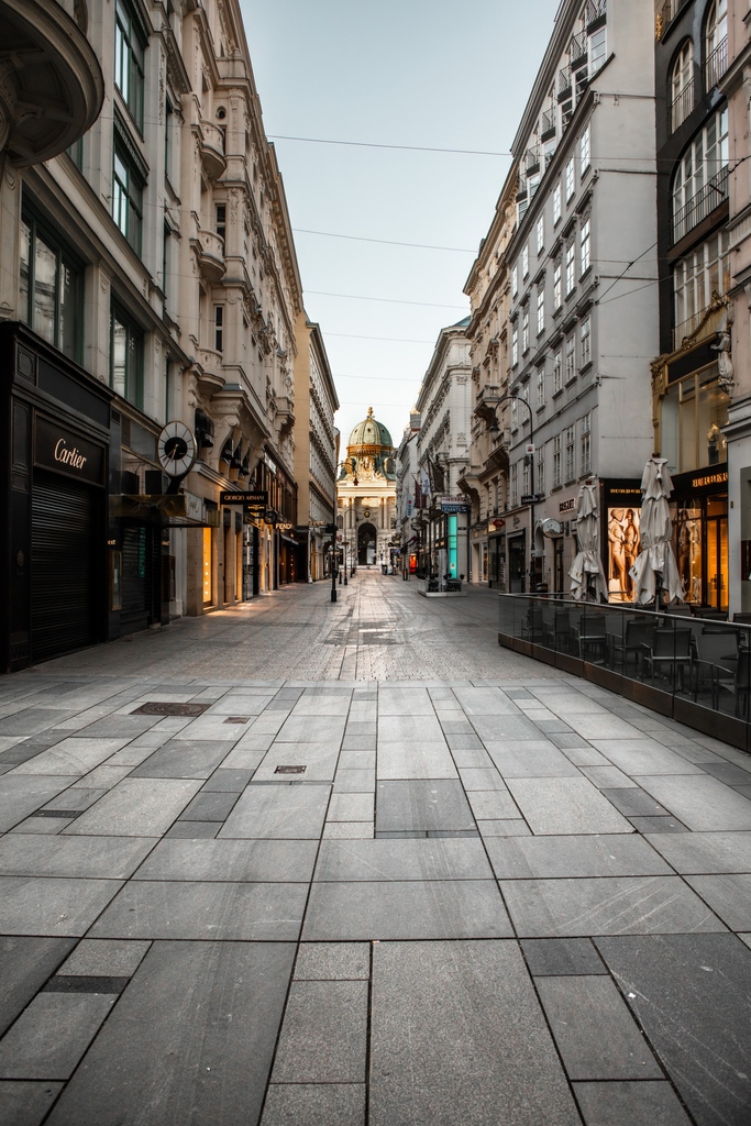 An empty street in Vienna, Austria, leading to the Sisi Museum Hofburg 🇦🇹

#vienna #europetravel