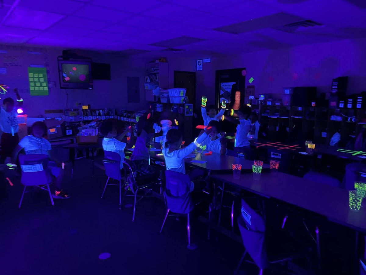 MaddenClass's tweet photo. Glow Day … think it was a success!
#fwesdestinationlearning https://t.co/F9tZFqa0Rw