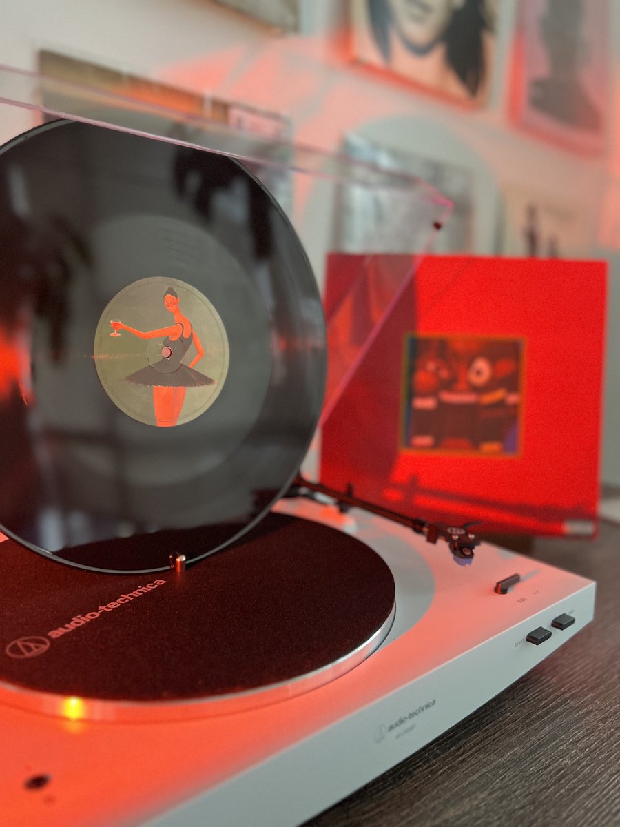 beat_release's tweet image. ✨ Happy Birthday Ye ✨  - celebrate with one of his most celebrated albums including #MyBeautifulDarkTwistedFantasy and #CollegeDropout

#kanyewest #vinyl #vinylscollection #vinylrecord #vinylseeker #vinylsound #vinylvariants #vinylrecordcollection #vinyltips #record #records