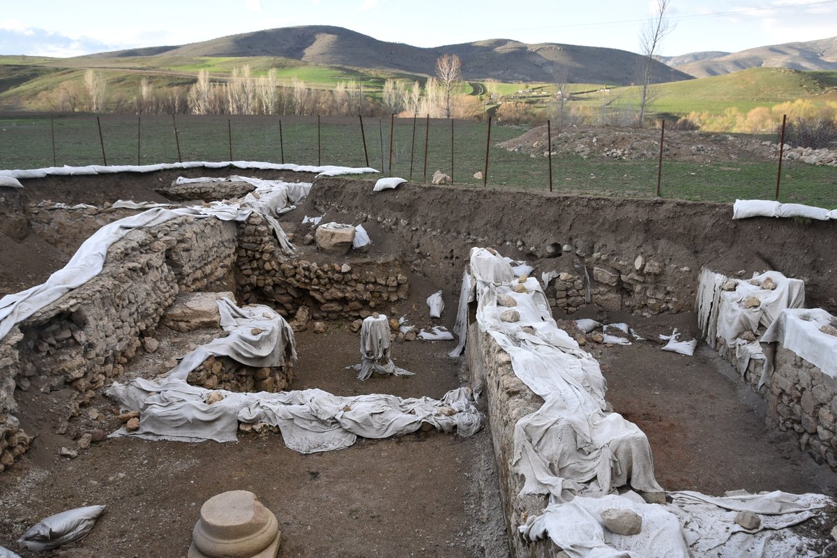 #RomanFortThursday - The legionary fortress of Satala in Cappadocia, the base of legio XV Apollinaris. Standing 1650m above sea level, Satala controlled the north sector of the Cappadocian limes between the Euphrates and the Black Sea. Hadrian visited Satala in AD 123 during his