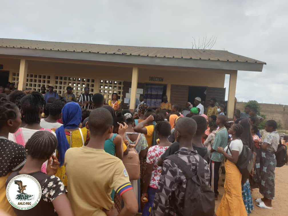 𝐍’𝐳𝐞́𝐫𝐞́𝐤𝐨𝐫𝐞́ : 𝐑𝐞𝐬𝐭𝐢𝐭𝐮𝐭𝐢𝐨𝐧 𝐝𝐞 𝟏𝟎.𝟎𝟎𝟎 𝐞𝐭 𝟏 𝐤𝐠 𝐝𝐞 𝐫𝐢𝐳 𝐚̀ 𝐝𝐞𝐬 𝐞́𝐥𝐞̀𝐯𝐞𝐬 𝐬𝐨𝐮𝐬 𝐥𝐚 𝐬𝐮𝐩𝐞𝐫𝐯𝐢𝐬𝐢𝐨𝐧 𝐝𝐞 𝐥’𝐀𝐍𝐋𝐂-𝐏𝐁𝐆 
#ANLC_PBG #CNRD #StopCorruption #luttecontrelacorruption #contrelacorruptionjemengage  #Guinee