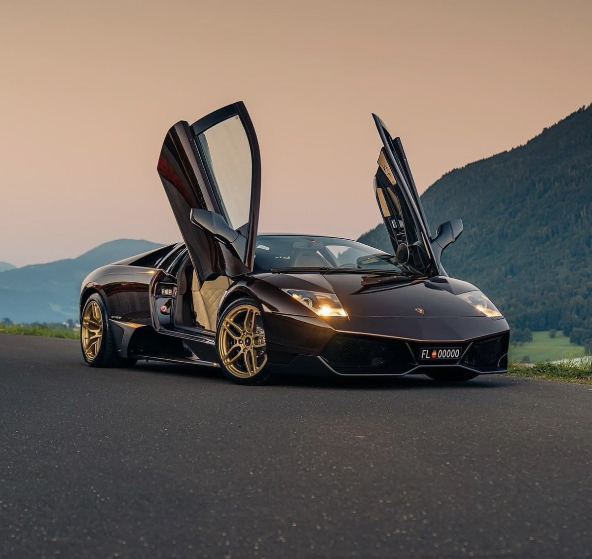 LamboCIub's tweet photo. Marrone Eklipsis Murcielago SV https://t.co/AJooPwqG46
