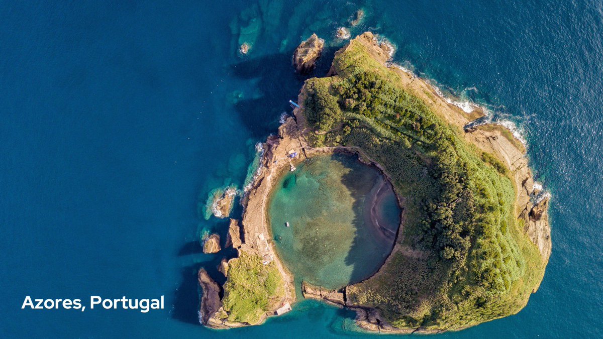 RPPortugalUE's tweet photo. #WorldOceanDay🌊|On World Ocean Day we present you with this beautiful image from Azores, in the Atlantic. “Planet Ocean: Tides are Changing” is this year’s @UN theme.The Ocean is key to preserve our daily life &amp; to ensure our future.Protecting the Ocean is protecting our Blue 🌎 https://t.co/KAqgkWSV2D