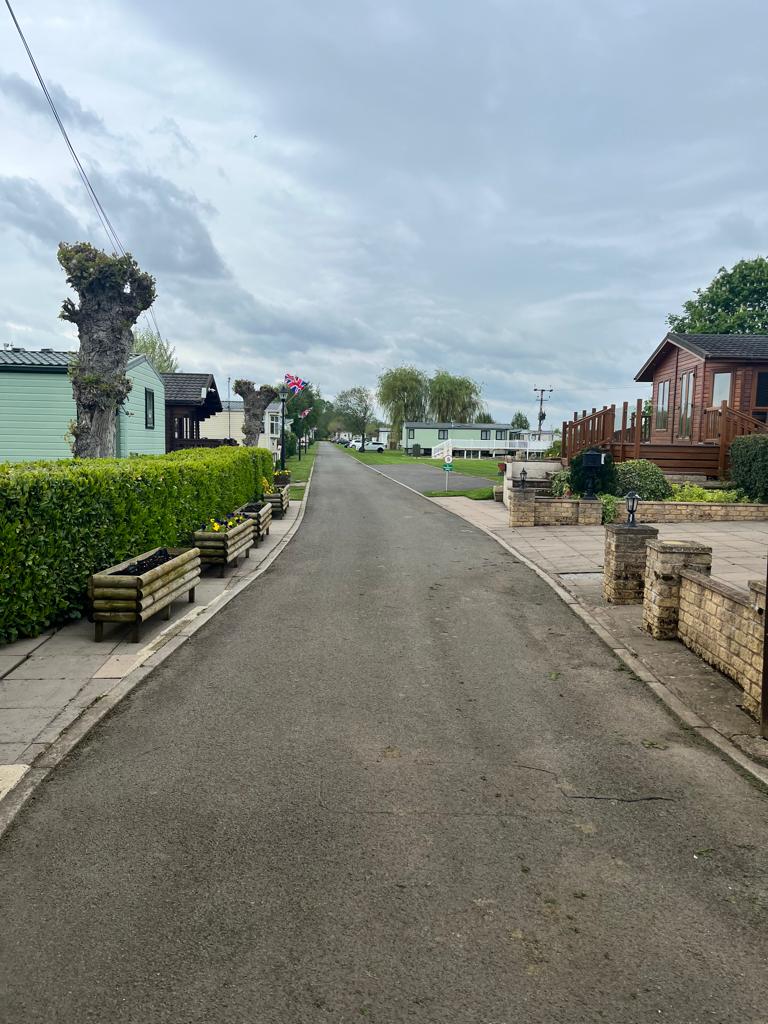 PerfectParksLtd's tweet photo. Paul had a wonderful visit to Offenham Park recently! 

Set right on the River Avin, there are fantastic views to be had of both water and countryside. 🌳🌊

Come cloud or sunshine, this is truly a beautiful place to relax and recuperate!

#perfectparks #holidayhome #holidaypark https://t.co/rrSeDuXUGY