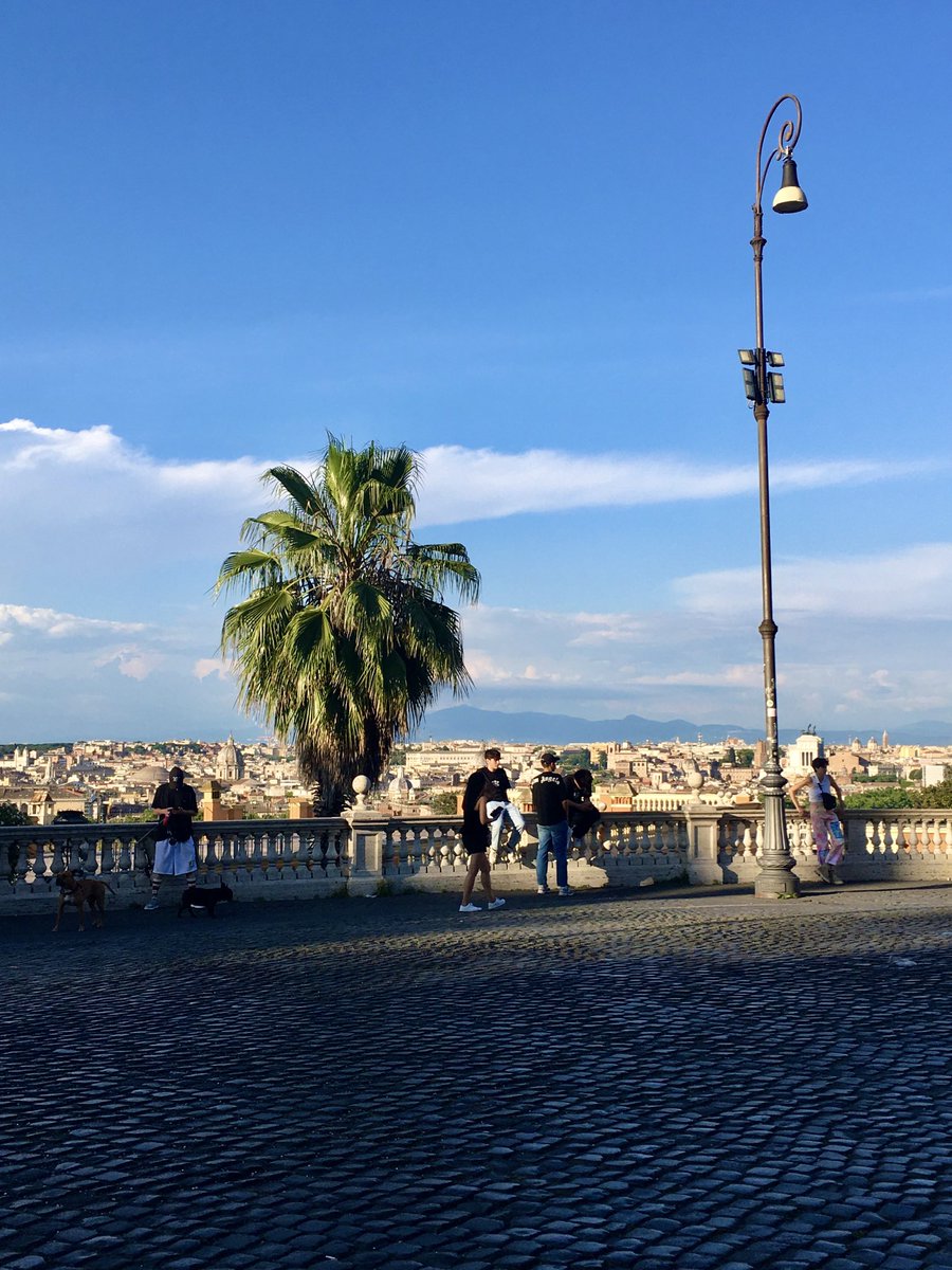 Veduta di #Roma 🤍 dal Belvedere Niccolò Scatoli e dalla Fontana dell'Acqua Paola
#Rome