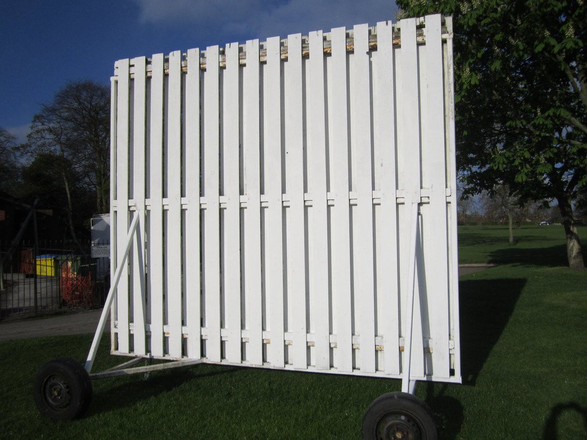 Today days old when I discovered that this is not a side screen. Just like <a href="/AlexHartley93/">Alexandra Hartley</a> 😳