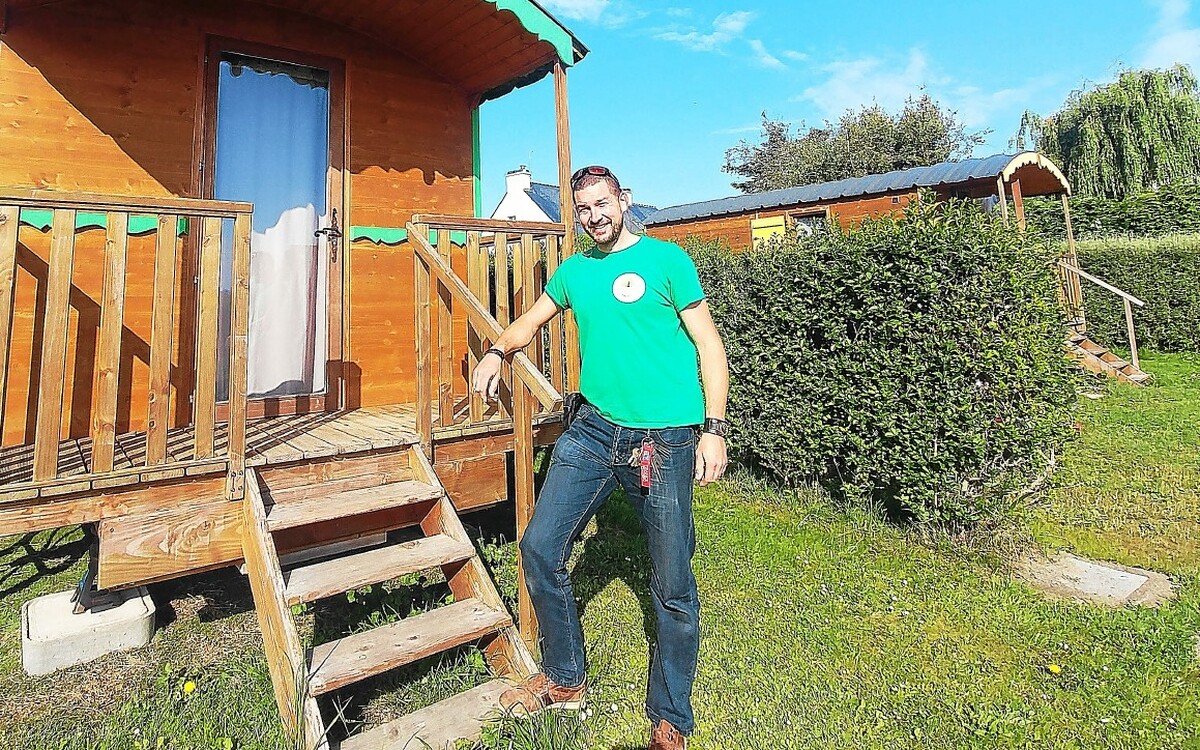 Son prédécesseur, Mickaël Girard, a quelques éditions à son actif, ayant travaillé 22 ans au camping. Il se souvient de l’ambiance festival du Chant de marin, entre les tentes
➡️ go.letelegramme.fr/c21Y