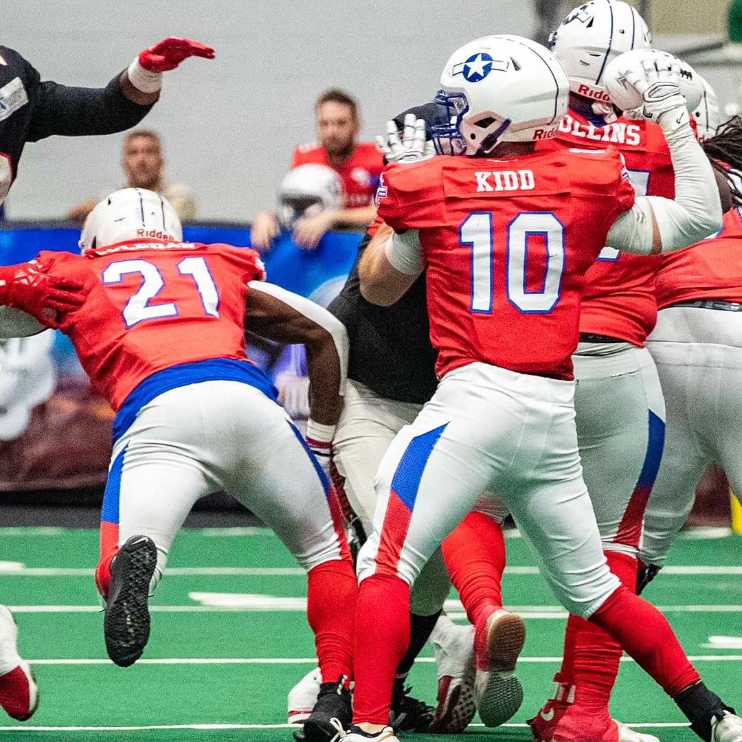 SafrSports's tweet photo. QB @MitchKidd10 of the @wtxwarbirds is wearing the game-ready Safer Helmet Cover to protect himself from #footballconcussions. #SaferThroughScience
@NALFootball https://t.co/50o9JODmWe