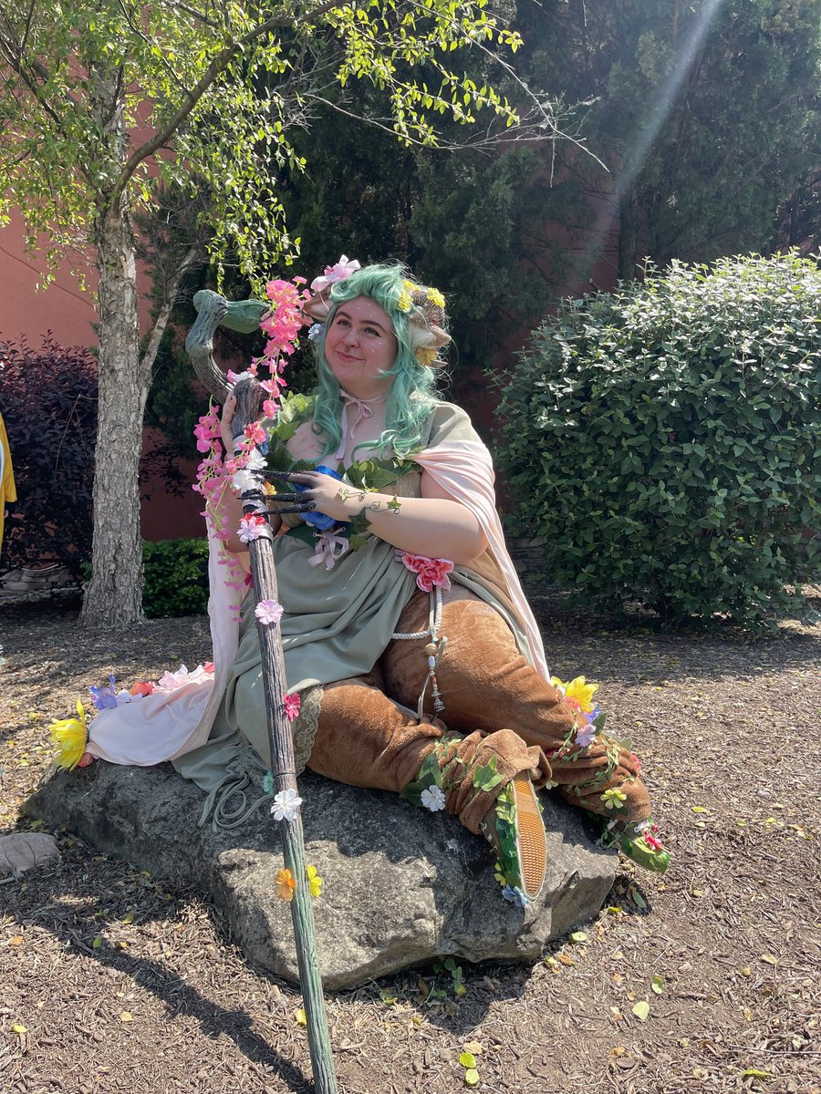 Happy Thursday! Have my #CriticalRole cosplay of Fearne Calloway from this weekend at #colossalcon23.  🥰🐐 #criticalrolecosplay

🌸🌺🪷🌼🐍🐐

Character by Ashley Johnson for @CriticalRole
