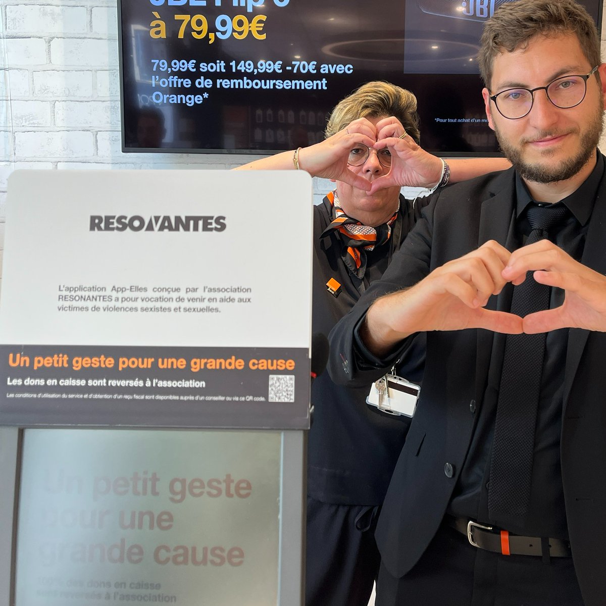 OrangeCVL's tweet photo. 💰Et si quelques centimes faisaient toute la différence ? 
🧡Depuis le 6 juin, grâce à vos micro-dons en caisse, nous soutenons l'association @Resonantes_FR et l'application @app_elles, pour lutter contre les violences faites aux femmes.  

 #RSE https://t.co/55Ql5FaLre
