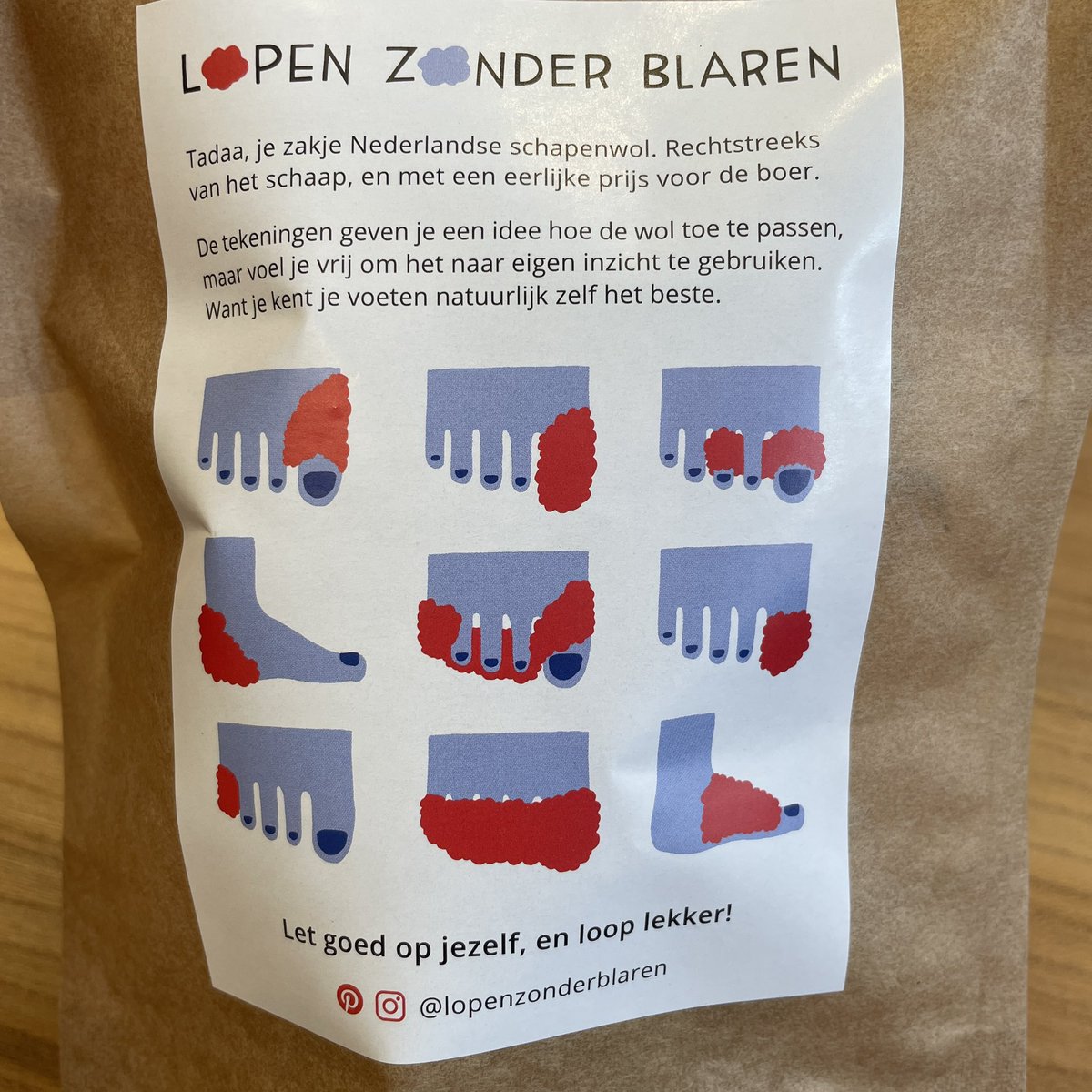 Leuk! Vanaf vandaag kun je wandelwol kopen bij Bas Buitensport! Een zakje is genoeg voor 10 dagen voetverzorging tijdens je wandeling. De wol komt van Nederlandse Texelaarschapen. Lekker vettig en puur. Prijs €12,50 per zakje 👉🐑basbuitensportwebshop.nl/a-81483812/han…