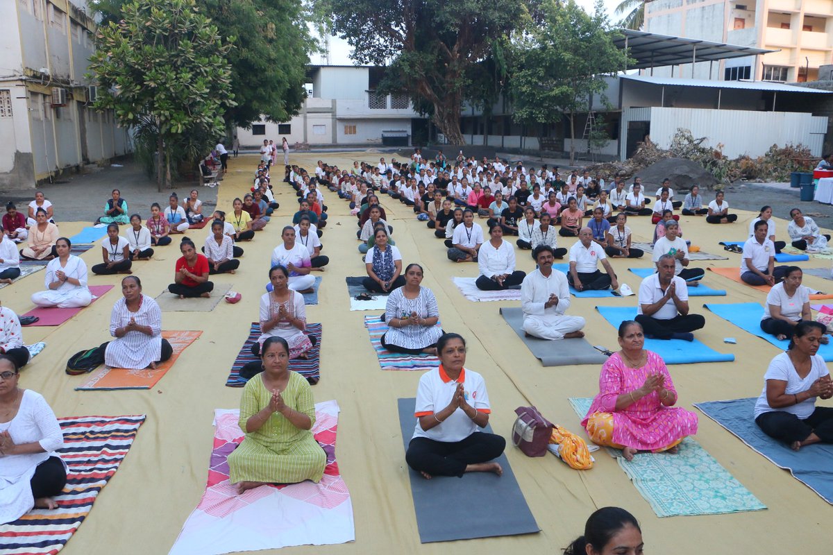 GujaratYogBoard's tweet photo. આજ તા. ૦૮/૦૬/૨૦૨૩ ના રોજ ગુજરાત રાજ્ય યોગ બોર્ડ દ્વારા કેશોદ, જુનાગઢ ખાતે 21 જૂન આંતરરાષ્ટ્રીય યોગ દિવસ 2023 ના કાઉન્ટ ડાઉન કેમ્પેઇનના સંદર્ભમાં કોમન યોગ પ્રોટોકોલ તાલીમ સત્ર અને યોગયાત્રા યોજાઈ. કાર્યક્રમમાં ધારાસભ્યશ્રી દેવાભાઇ માલમ, નગરપાલિકા પ્રમુખશ્રી લાભુબેન પીપલીયા, ભાજપ શહેર પ્રમુખશ્રી પ્રવિણભાઇ ભાલારા, ભાજપ શહેર ઉપપ્રમુખશ્રી અશ્વિનભાઇ કુંભાણી, આઝાદ ક્લબ પ્રમુખશ્રી હમીરભાઇ વાળા, ગ્રામ્ય વિસ્તારના જિલ્લા રમતગમત અધિકારીશ્રી વિશાલભાઇ દિહોરા, શહેર વિસ્તારના જિલ્લા રમતગમત અધિકારીશ્રી હિતેશભાઇ ડાંંગર, કે. વી. એમ. સ્કુલના આચાર્યશ્રી વર્ષાબેન ભાખર, લેઉવા પટેલ સમાજના પ્રમુખશ્રી અજુડીયાજી, બોર્ડના પ્રતિનિધિ તરીકે હિસાબી અધિકારીશ્રી ડી. જી. ઠુંમર, ઝોન કો ઓર્ડીનેટર શ્રી પ્રીતિબેન શુક્લ, જિલ્લા કો-ઓર્ડીનેટરશ્રી ચેતનાબેન ગજેરા અને અન્ય યોગ કોચ અને યોગ ટ્રેનરો ઉપસ્થિત રહ્યા.

તાલીમ સત્ર પુર્ણ થયા બાદ ભવ્ય યોગયાત્રાનું પણ આયોજન થયુ. જેમાં પદયાત્રીઓ દ્વારા કેશોદ ખાતે યોગ જાગૃત્તિ અંગેના નારા લગાવી અને સમગ્ર કેશોદના વાતાવરણને યોગમય બનાવ્યું.

#IDY2023Countdown #GujaratStateYogBoard #yoga #yogaflow #yogapractice #Gujarat #yogabenefits #IDY2023 #yogapose #technique #parsvabakasana #yogafit #instayoga #yogaplay #photobomb #ekapadakoundinyasana #yogapractice #yogalove #yogachallenge #yogagram #yogastretch #lowbackstrength #sidecrow #practiceandalliscoming #bendyyogisflow #yogaforlovers #yogaaddict #yogahigh #ilove #igyogafam #igyoga #breaststroke #yogalife #inspiredyogis #butterfly