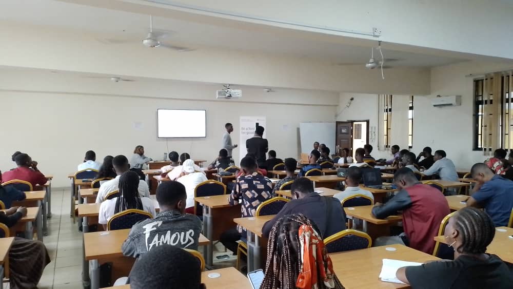 kebe_eyong's tweet photo. We're up and running at the SEEES UNIPORT x MLSA UNIPORT @mlsauniport Digital Fluency Project - DFP 1.0 👨🏾‍💻👩🏾‍💻

Aimed at empowering students with essential digital skills.
✨ #MLSAUniport
🎓 #StudentAmbassadors 
🔥 #DFP1point0
#DFP1.0 https://t.co/xRXmDu4odN
