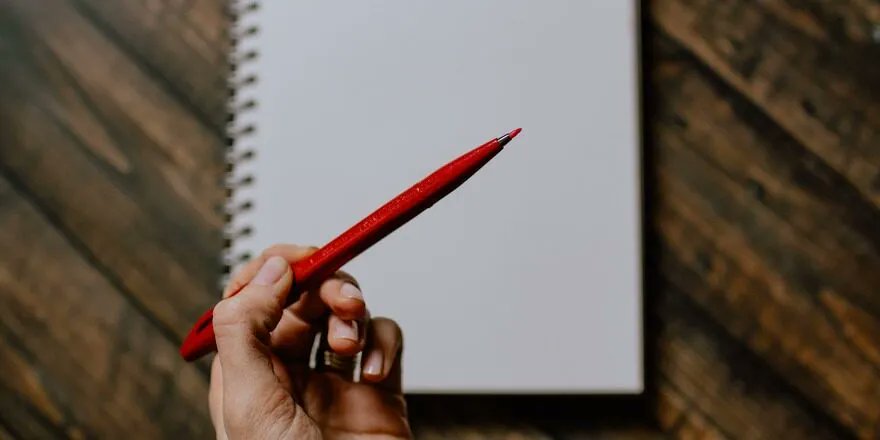 Do your readers -- and your editors -- a favor and brush up on your grammar, so you don't make these seven common mistakes. buff.ly/3J3YUQ3 #writing #amwriting #writechat #authortips #writetip #writerslife #writingcommunity #writerslifechat #grammar #language #editing