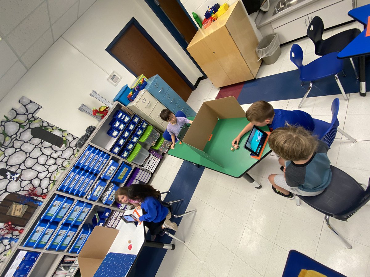 FCSDSPARKLab's tweet photo. We are in the Stop Motion studio at Dudley School! #StoryTelling @FCSDtweets @Dudley_School https://t.co/pts5WdEFaI