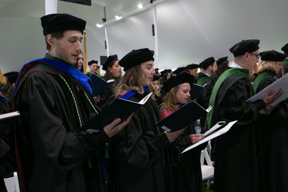 UMassMDPhD's tweet photo. Congratulations to our new double doctors on their graduation! We know you will do great things in your professional careers🩺🔬

📸: @umasschan, John Gillooly, Rob Carlin

#umassmdphd #umasschan #whyumasschan #mdphd #whyumassmed #medicalstudent #graduateschool https://t.co/tO3dlspHZ7