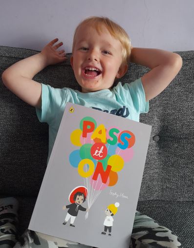June books from Dolly have started to land on doormats across Renfrewshire.  These children from Todholm look delighted to receive theirs.  Just look at those smiles! 😊📚