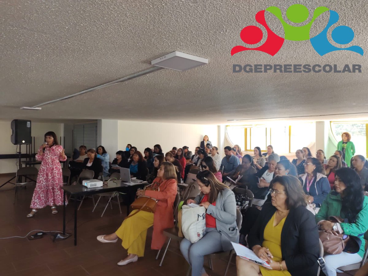 PatriciaJaraF's tweet photo. #FelizJueves  #TallerPresencialparalaFunciónSupervisora en la implementación de la Estrategia Curricular de Igualdad de Género en #Preescolar.
@geramonro05 
@TinocoGRogelio https://t.co/MBgjXo6L7Q