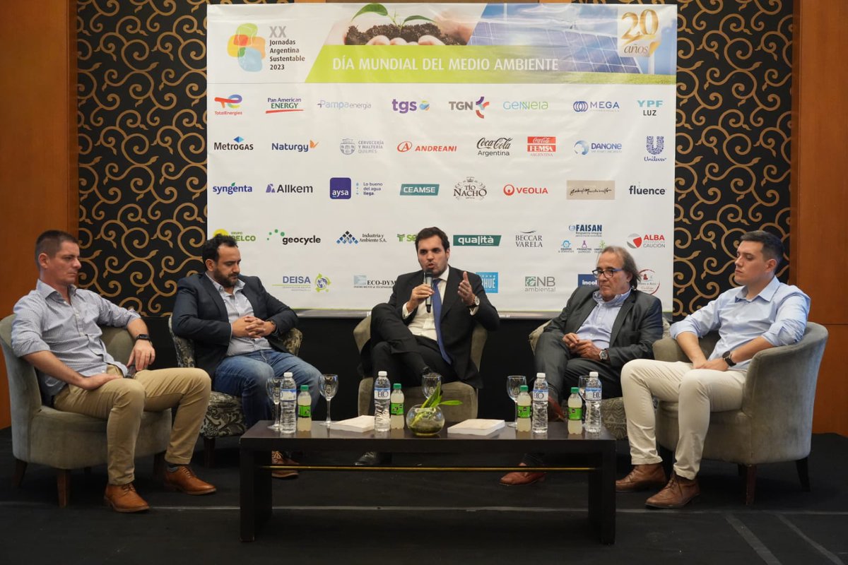Futuro Sustentable (@fsustentable) on Twitter photo Panel: Claves y destinos de los residuos peligrosos. Moderador, Nicolás Bardella; Manuel Frávega,de Estudio Beccar Varela; Ricardo Rolando, director de Residuos de ACUMAR; y Alejandro Villar de Veolia.
<a href="/acumarriachuelo/">ACUMAR</a> <a href="/Veolia_Ar/">Veolia Argentina</a> <a href="/EstudioBV/">EstudioBeccarVarela</a> Panel: Claves y destinos de los residuos peligrosos. Moderador, Nicolás Bardella; Manuel Frávega,de Estudio Beccar Varela; Ricardo Rolando, director de Residuos de ACUMAR; y Alejandro Villar de Veolia.
<a href="/acumarriachuelo/">ACUMAR</a> <a href="/Veolia_Ar/">Veolia Argentina</a> <a href="/EstudioBV/">EstudioBeccarVarela</a>