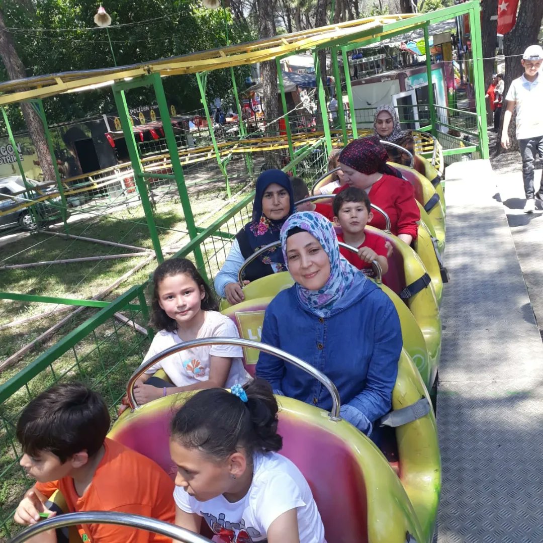 Bascayir_09's tweet photo. Başçayır İlkokulu Ortaokulu ailesi olarak senenin yorgunluğunu attığımız Nazilli Sümer Park gezimizden kareler...@tcmeb @ValiAKSOY @Aydin_MEM @AydinMemArge @seyfullah0966 @Selim_Karatas09 @KoskMem https://t.co/jEKRXDD3wa