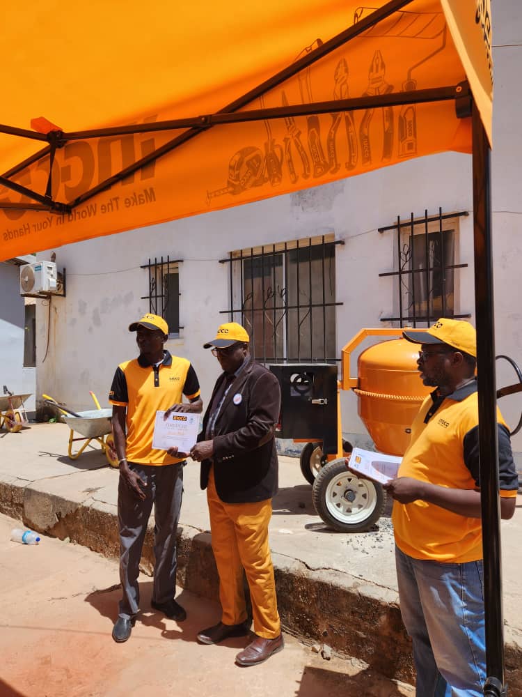 USET_UNIVERSITY's tweet photo. The weeklong training in the use, functions, and maintenance of Construction Equipment has come to an end today. Having thoroughly gone through this training, the participants were equipped with the necessary skills in enhancing efficiency and effectiveness in site work. https://t.co/0xmTLdfCK6
