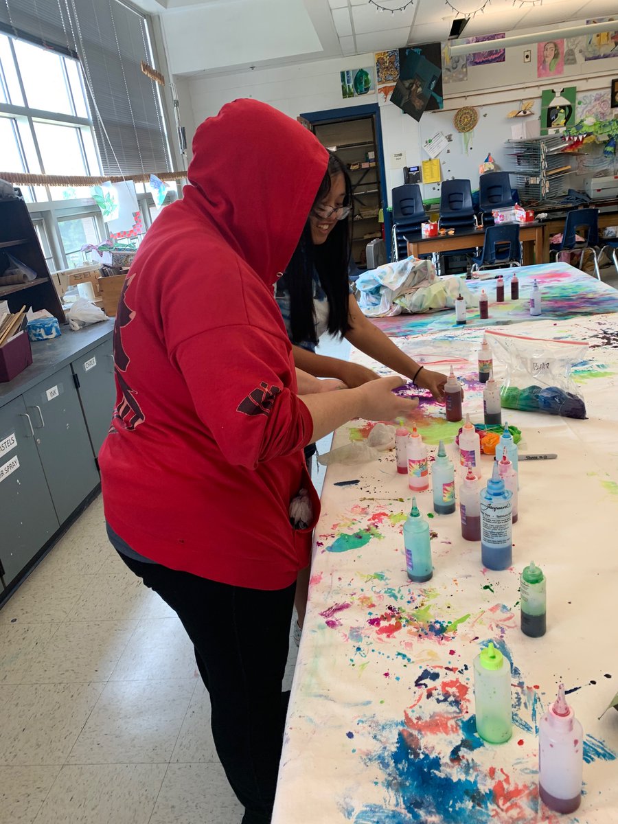 Great school visits today! Perry Hall High School had their art department program celebration. Students made tie-dye T-shirts and block prints! Perry Hall Middle School is having their GT Art Showcase today from 6:00pm-700pm! The works are amazing! Come join them this evening!😊