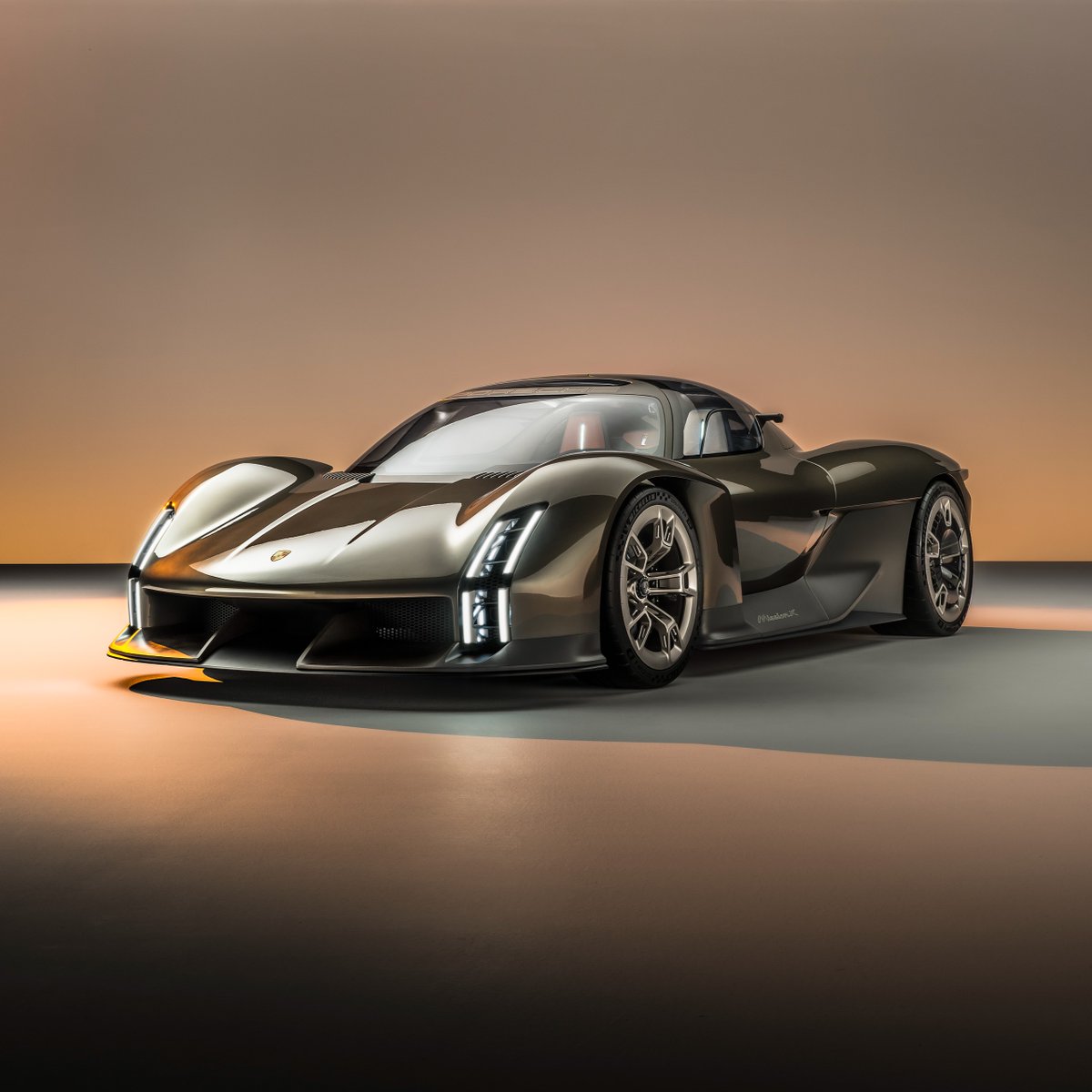 duPontREGISTRY's tweet photo. The ALL NEW Porsche Mission X: an evolution of the iconic 959, Carrera GT, and the 918 Spyder
-
Learn more: https://t.co/8OVcggOg8R https://t.co/FTp70ZHiMi