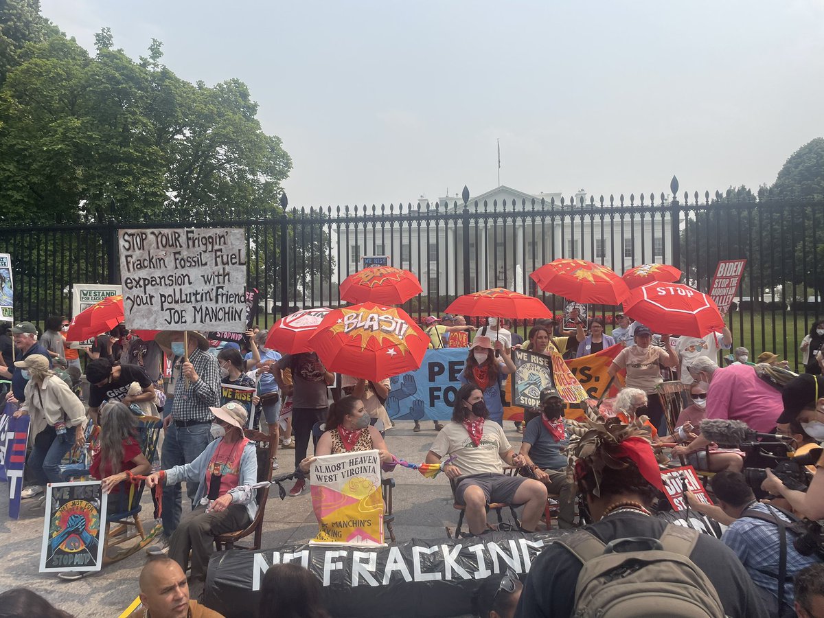 BREAKING: Hundreds risking arrest at the White House, including @RepRashida, to protest @JoeBiden’s approval of the Mountain Valley Pipeline #StopMVP