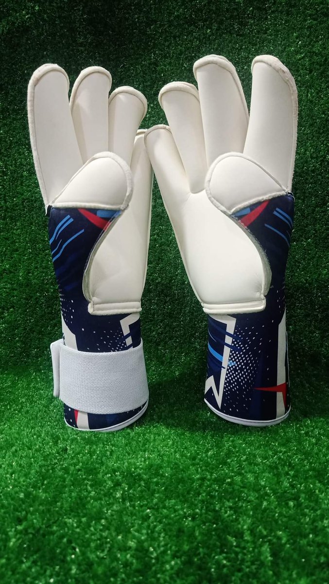 Palm:
4mm Contact palm for exceptional grip in all weather conditions.
Backhand:
Full neoprene backhand with Sublimation Printing
Negative hybrid cut combines the best of a negative and rollfinger glove into one.  Try it once and we guarantee you’ll love the fit or your moneyback