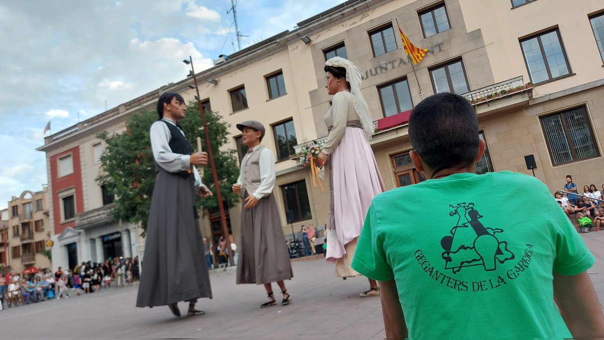ajlagarriga's tweet photo. Els lluïments de la cultura popular de #laGarriga per #CorpusLG han seguit amb el ball de @gegantsgarriga i el ball de @Cintes_LG. Tot, amb la música de @Grallarriga. https://t.co/0Dk5H7TB1X