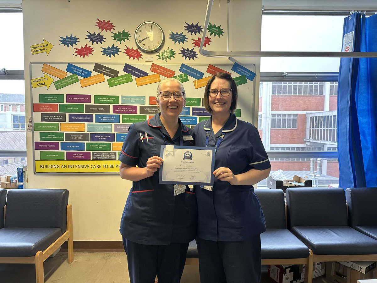 AicuLri's tweet image. Congratulations to Senior Sister Kerry Anne Prosho on receiving her 25yrs service award! Here’s to the next 25yrs!! 🥳😳😆 @Leic_hospital @TeamItaps #project2000