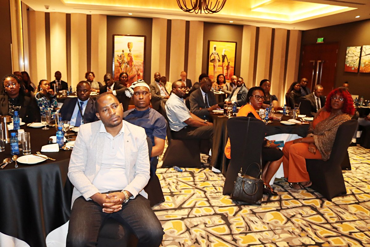 AfricaCDC's tweet photo. Tonight,@JeanKaseya2, DG of Africa CDC met with the staff of the Africa CDC Southern Regional Coordinating Centre (SRCC), on the margins of the #ComesaSummit. Dr Lul Riek, SRCC Coordinator handed him a gift for his leadership, guidance &what he has achived for the past 2mnths. https://t.co/QDdKd6R0aj