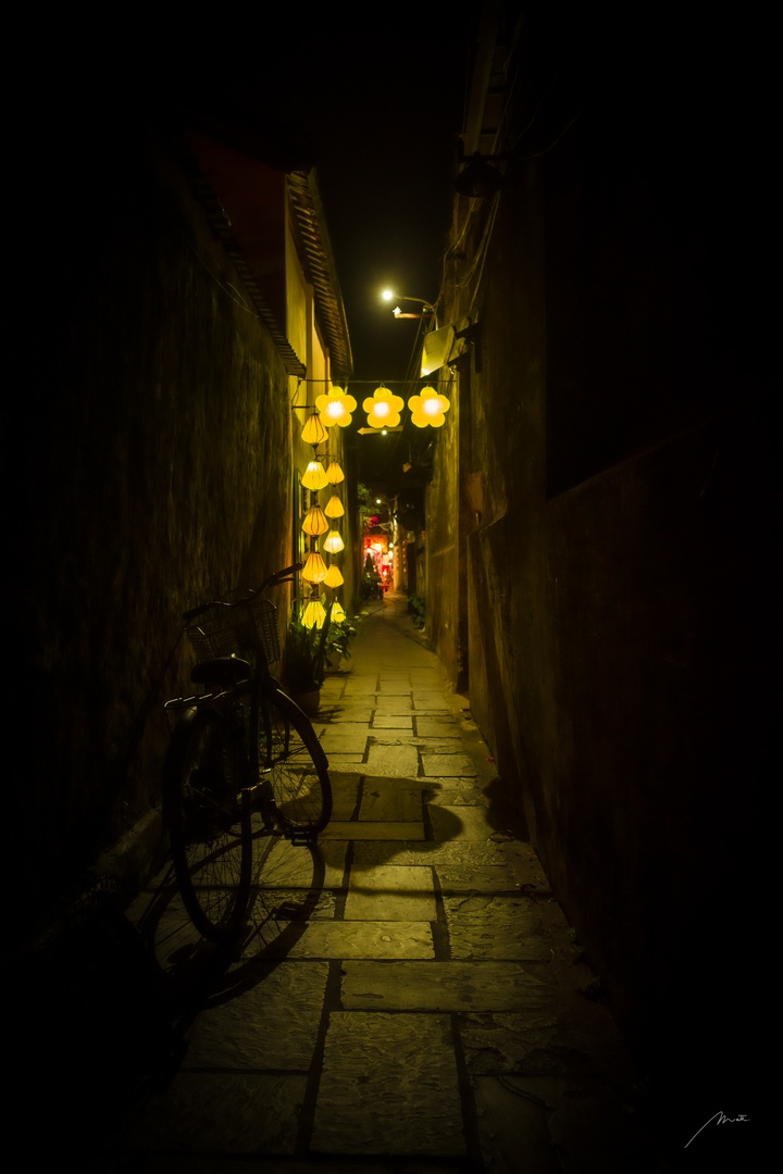 Vietnam after dark.
#streetphoto #photographer #ricohgr