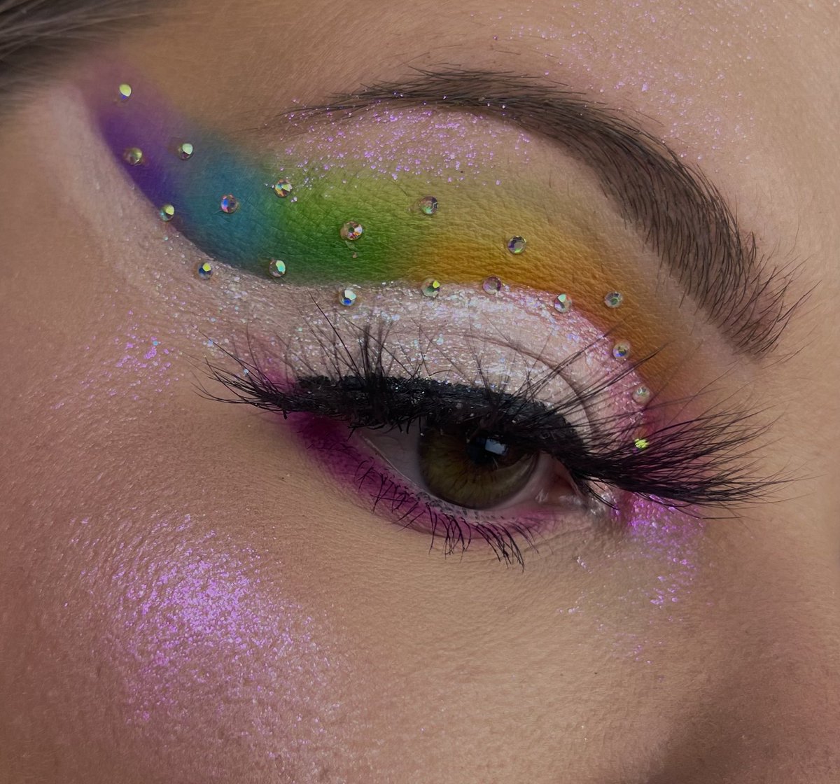 glambycat's tweet photo. YOU NEED TO CALM DOWN. YOURE BEING TOO LOUD🌈🌈🌈
happy pride month 🌈
#makeup #Pride2023 #pridemonth
#colourpopme #blendbunny
Eyes: @ColourPopCo @blendbunnycos
Highlight: @OFRACosmetics @JeffreeStar
Lips: @OFRACosmetics @ColourPopCo
Face: @rarebeauty @tartecosmetics @TooFaced https://t.co/lTPvgWN9F3