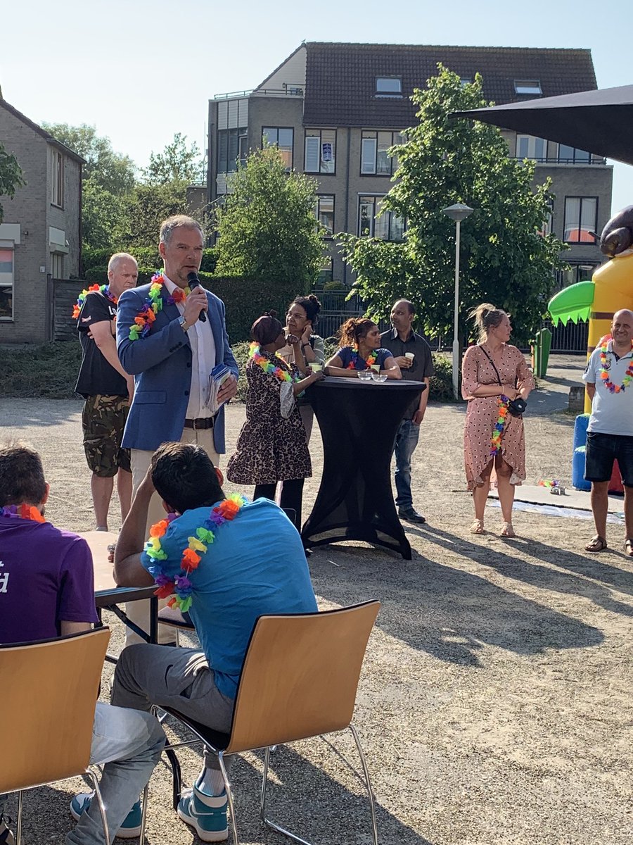 PaletWelzijn's tweet photo. Vandaag #Teamwerk en wethouder Weerwag op bezoek in Wijkrestaurant de Gondelkade! Eten &amp; Ontmoeten in #Zoetermeer https://t.co/U3Vb6CTrfm