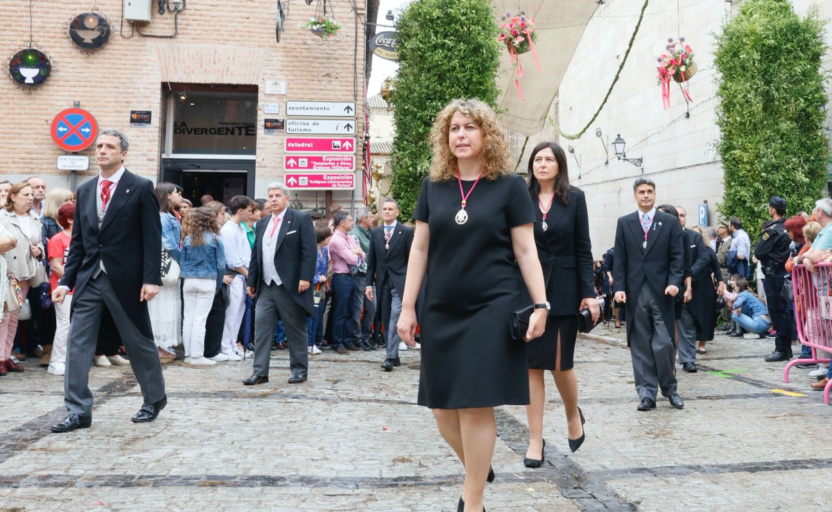 #Toledo celebra el Corpus Christi; las festividad más destacada de la ciudad que <a href="/EstebanPanos_Cs/">Esteban Paños</a>, <a href="/Aracelidlcalle/">Araceli de la Calle 🇪🇸</a> e <a href="/benayas/">Enrique Benayas</a> han celebrado procesionando junto a la Custodia de Arfe como miembros de la corporación municipal