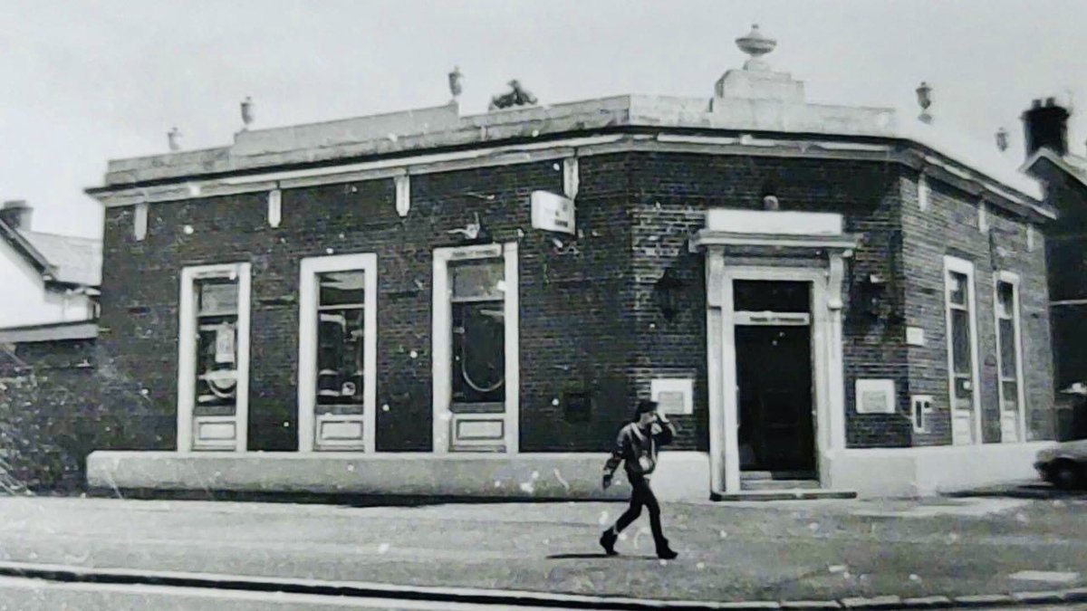 DonalLyons's tweet photo. Lovely to see this. When I asked for the building to be listed I was hopeful we’d see a sympathetic business move in and @WeAreMaven_ have shown they’ve the imagination and appreciation to allow heritage buildings thrive.
Pics from ‘87 and ‘57 (with the Regal Cinema)
#LisburnRd https://t.co/cpUW6nKYPW