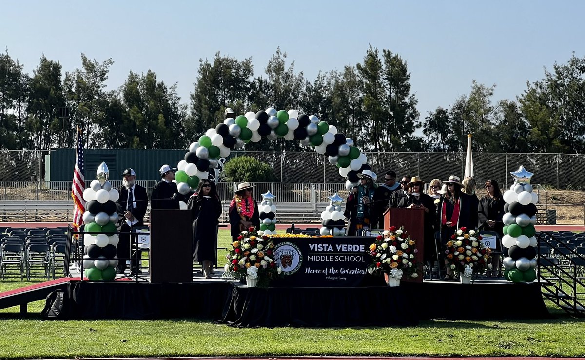 And that, ladies and gentlemen, concludes our 22.23 school year. 💚🐻 congratulations to all of our promising students. 🎓 @zjgalvan @LCortezGUSD #proudtobeGUSD #greenfieldguarantee