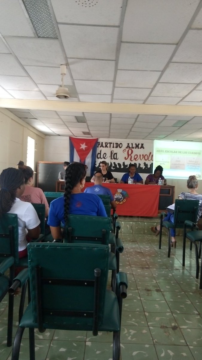 AylinAlvarezG's tweet photo. En #NuevaPaz intercambiamos con los cuadros y trabajadores. Aquí evaluamos los procesos políticos y chequeamos la marcha de la implementación de la estrategia integral y el proceso de fortalecimiento en nuestros C/B. #UnaMejorJuventud @DrRobertoMOjeda @UJCdeCuba https://t.co/j7lWGL1bL9