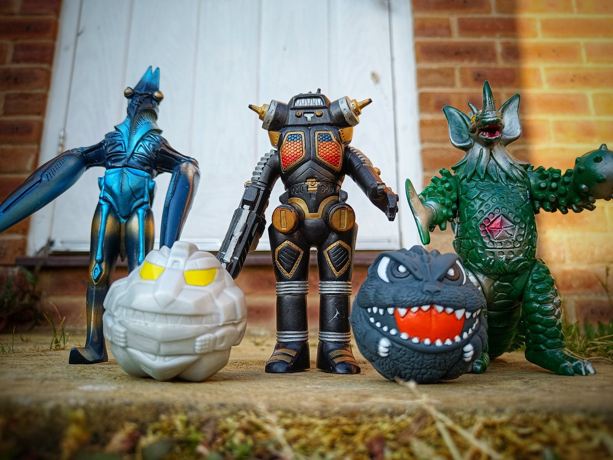 Lovely little #kaiju bundle that recently arrived! #Monsters, #robots and #balls...what more could you want? 😄

#vintagetoys #retrotoys #japanesetoys #japantoys #godzilla #ultraman